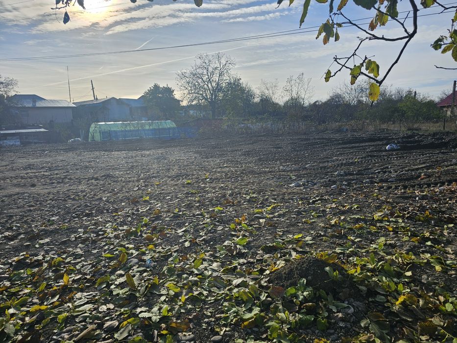 Vând teren intravilan