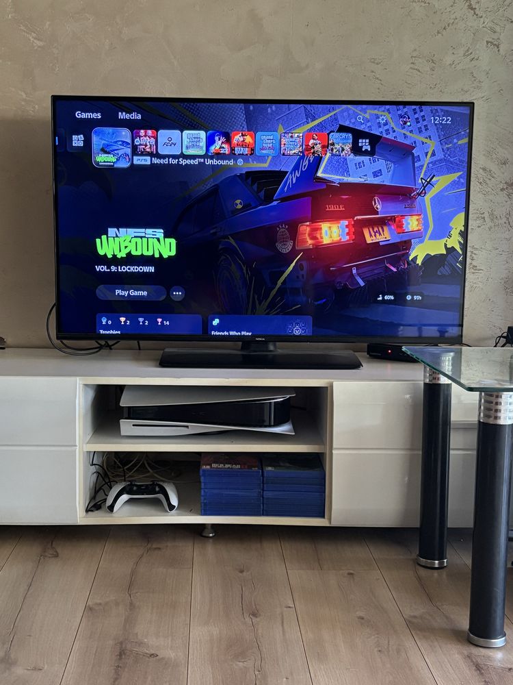 PlayStation 5 + 2 джойстика и 14 игри