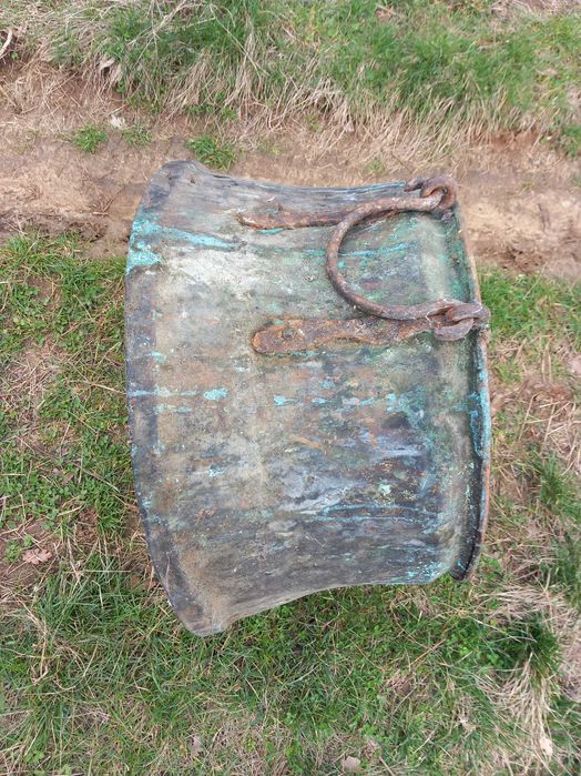 Продавам стар меден котел