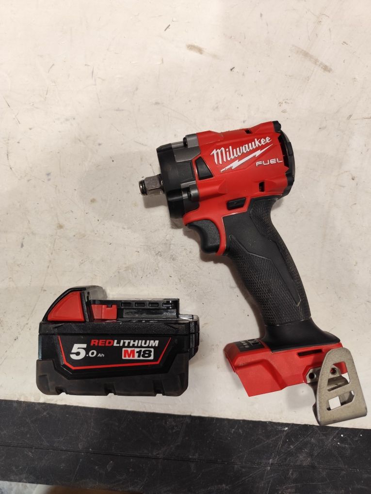 Безчетков акумулаторен гайковерт Милуоки Milwaukee M18 FIW2F12 + 5Ah