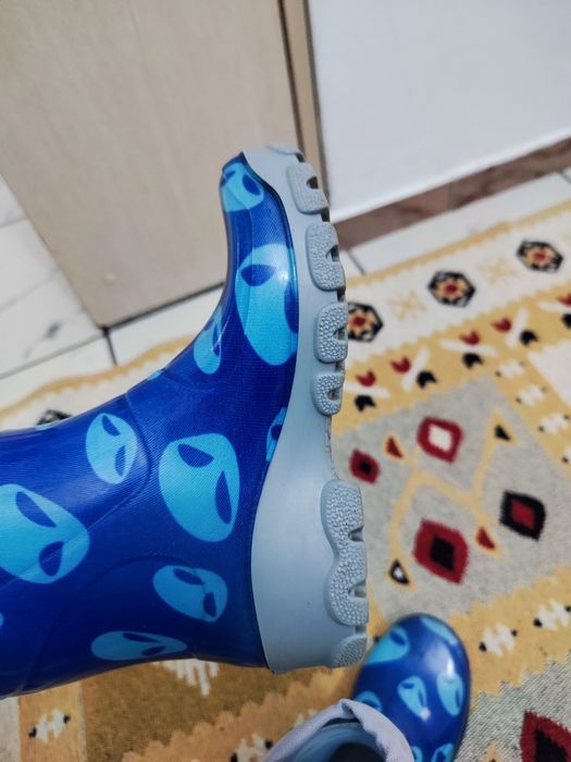 Детски апрески и гумени ботуши 28 номер