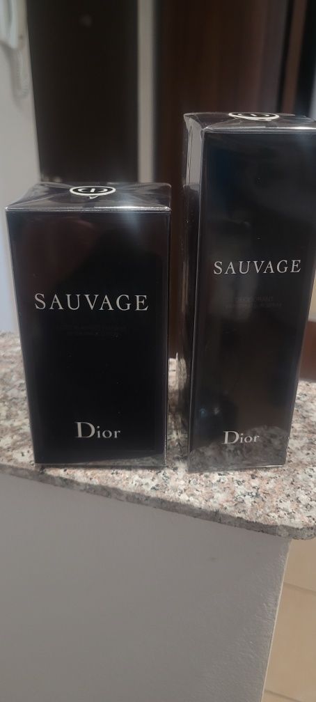 Dior Sauvage , aftershave și deodorant.