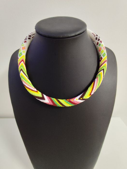 Coliere din mărgele