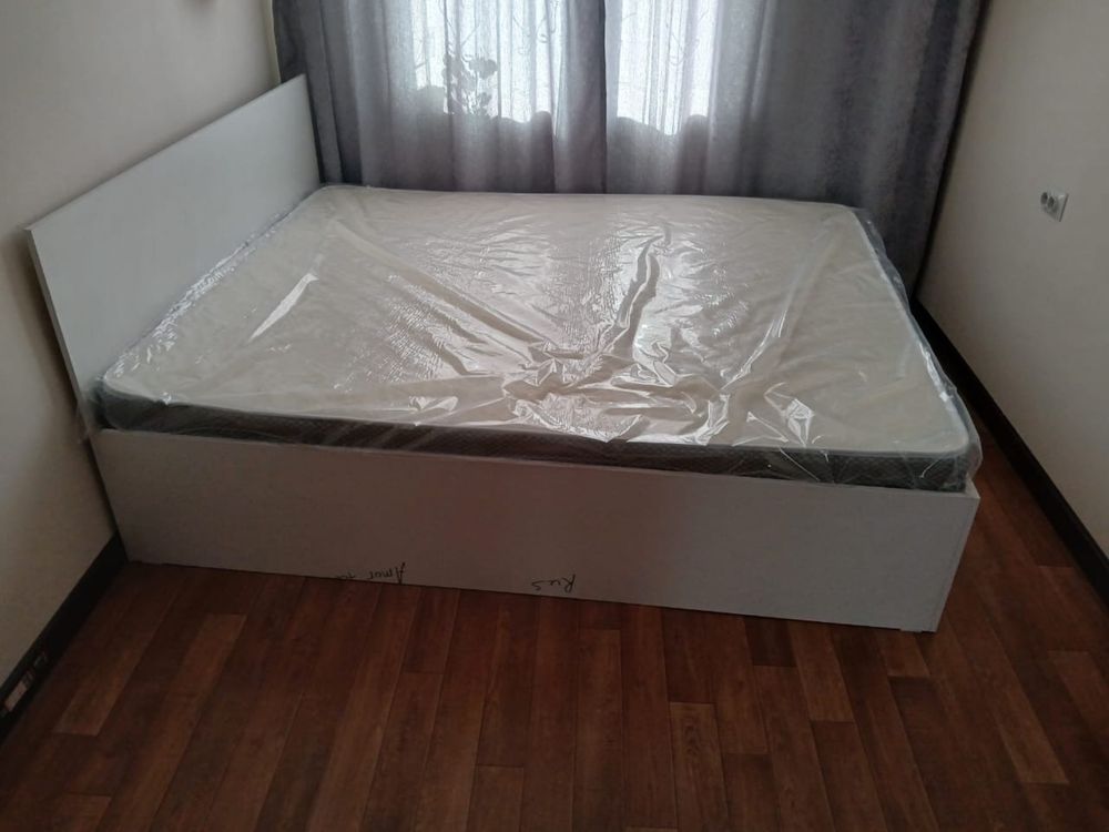 Продам двуспальную кровать