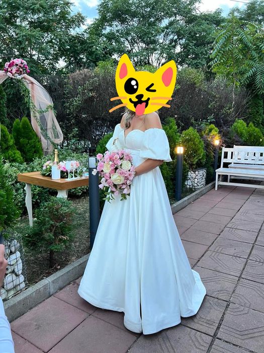 Булчинска рокля сатен с няколко вида ръкави