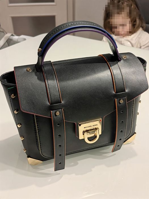 Дамска чанта Michael Kors Manhattan черна кожа с цветни елементи