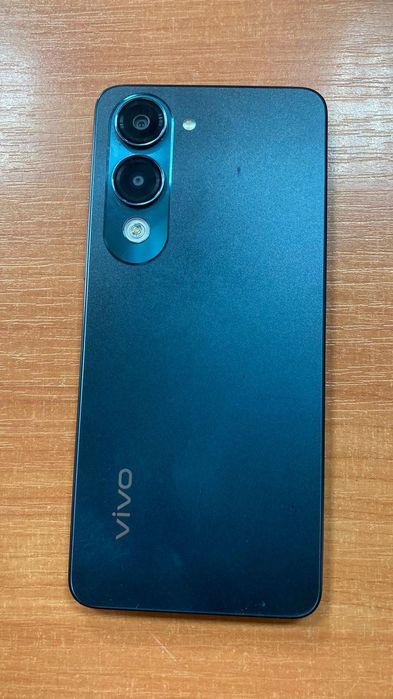 Vivo Y04 256гб торг есть