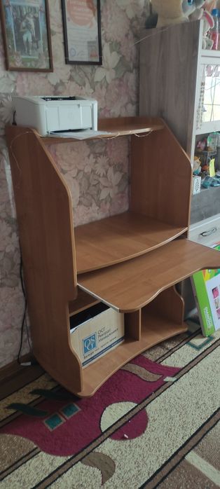 Продам компьютерный стол