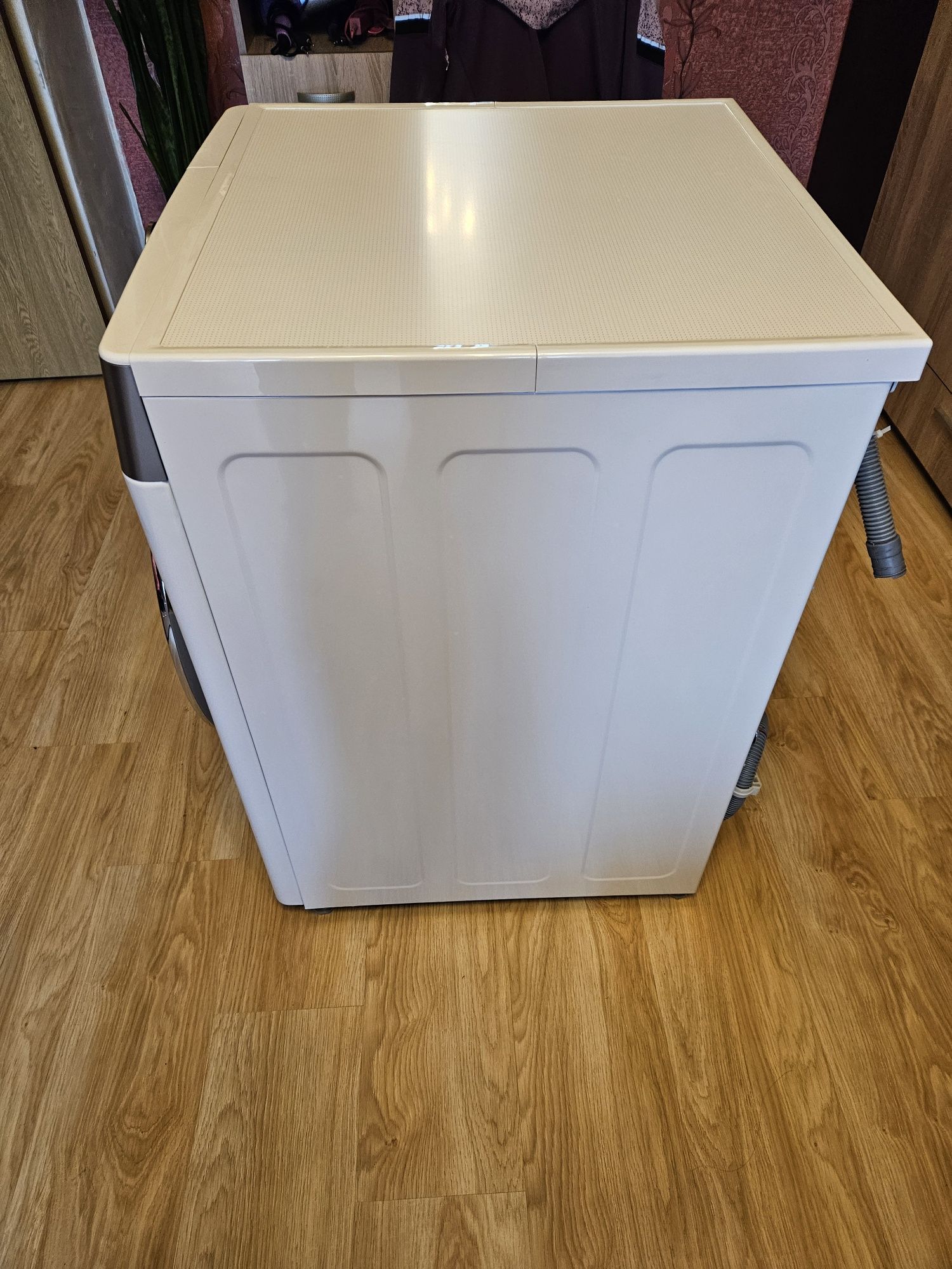 ПЕРАЛНЯ LG 13 kg Чисто Нова !!!