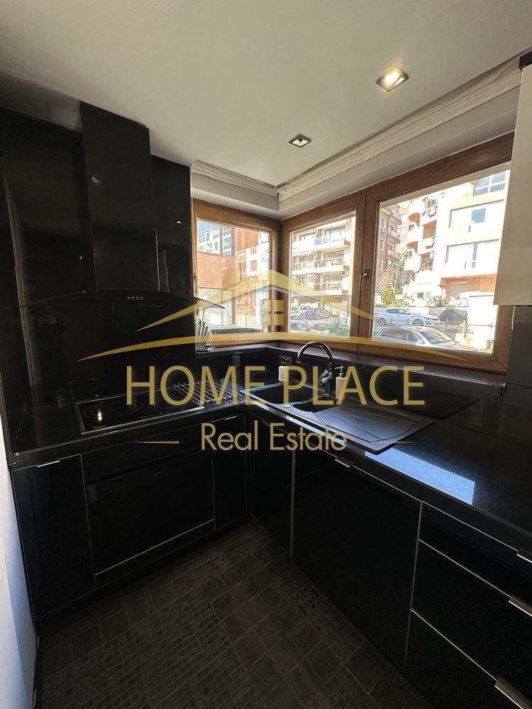 Дава се под наем Тристаен апартамент в Варна, Бриз - 130 кв.м за 918 € - Снимка #3