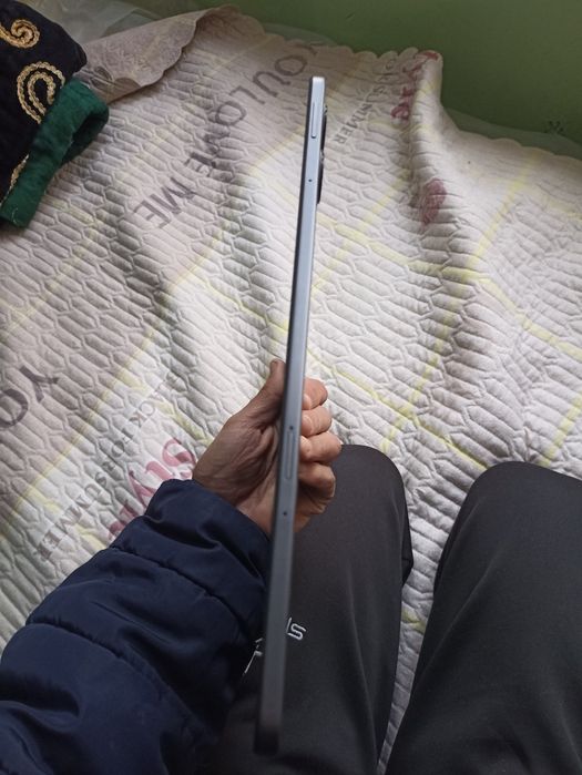 Xiaomi Redmi pad Pro 5G 6/128 gb sotiladi xolati edial