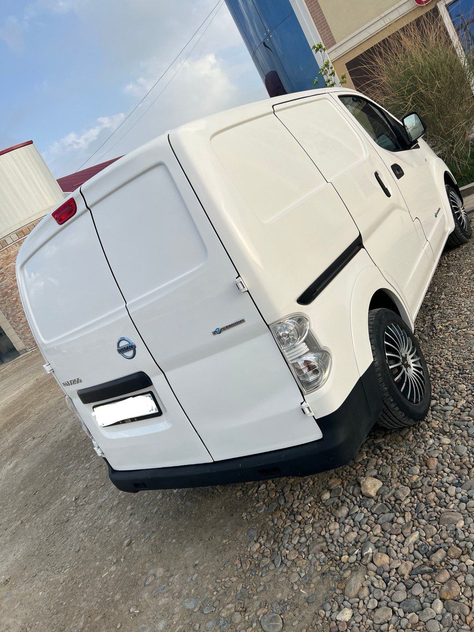 Nissan v200 sotiladi
