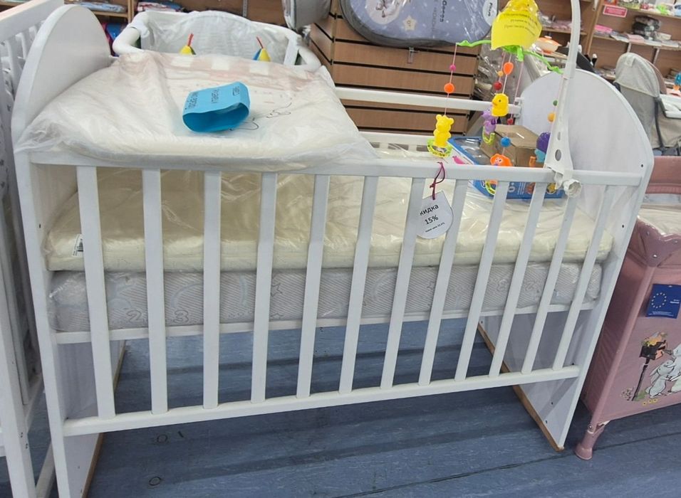 Продается детская кровать из натурального дерева