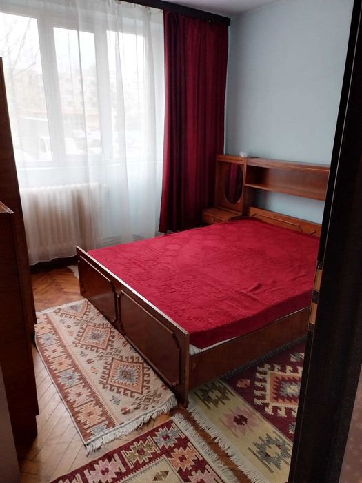 Apartament 3 camere decomandat de închiriat Alexandru cel Bun