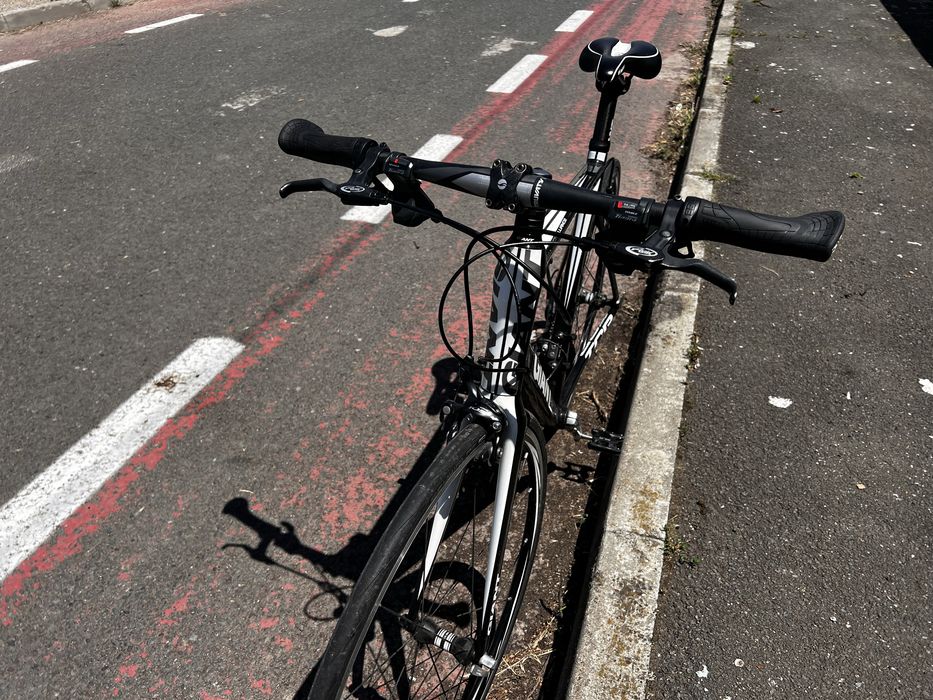 Vand bicicleta carbon Giant stare impecabila