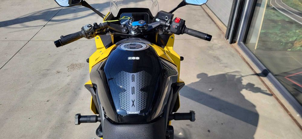 HobbyMoto vinde Suzuki GSX 8R 2025 / 1.500 km, garantie 2027