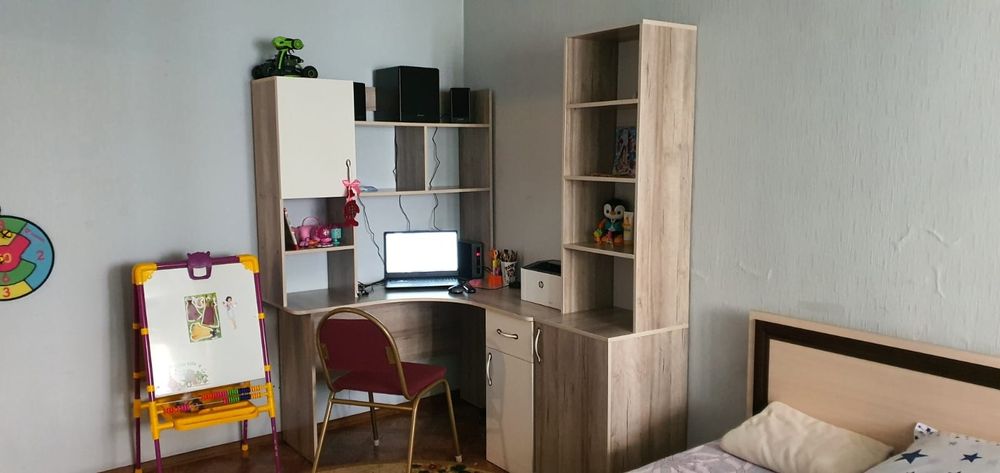 Продам школьный стол