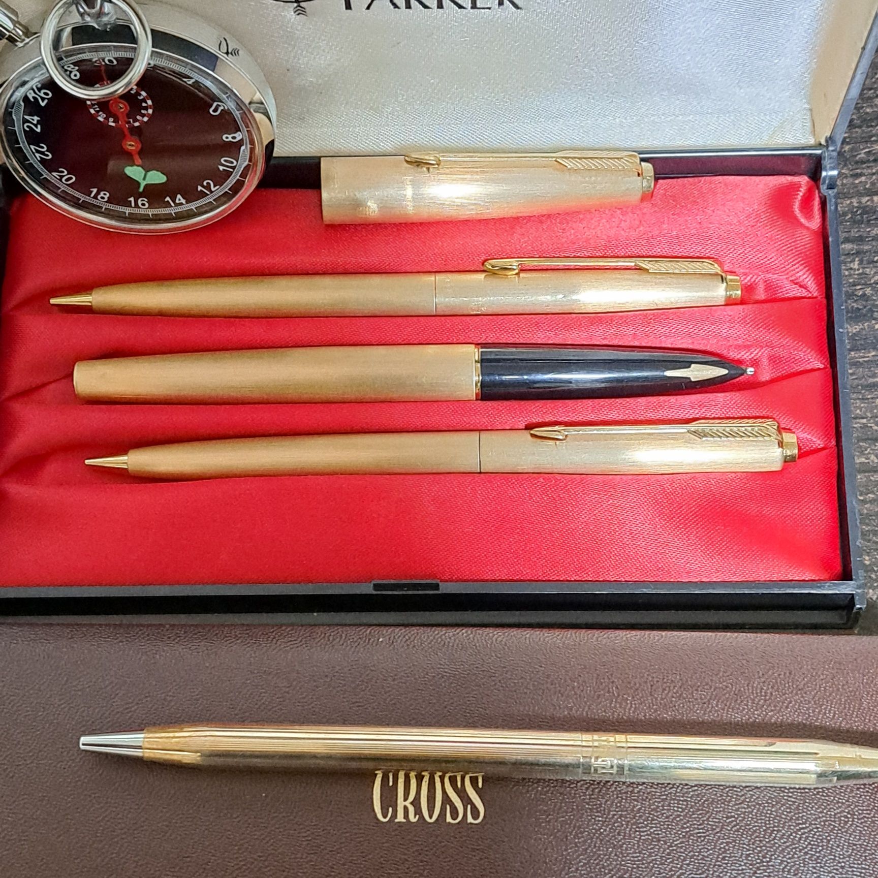 Lot Pixuri ,stilouri ,Argint,bricege ,zippo. Cronometru. Lupa.