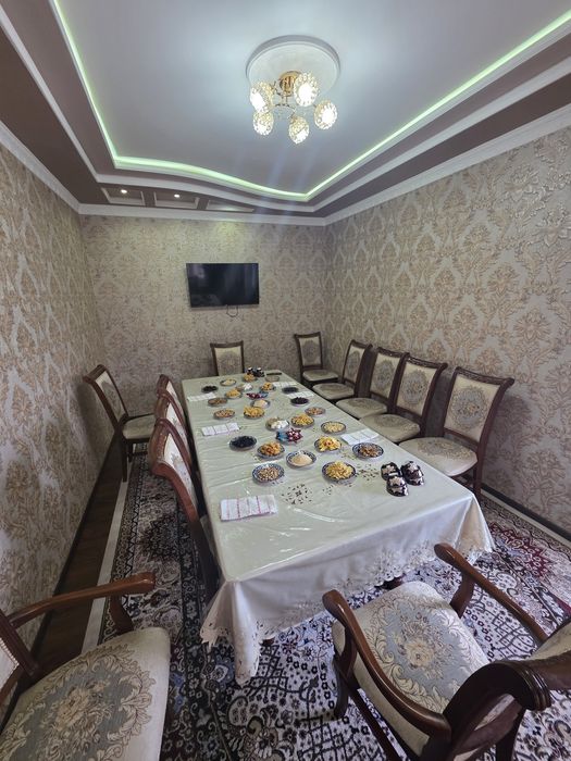 Кибрай Уймовут маҳалласида 8 хона 7 сотихли уй сотилади.