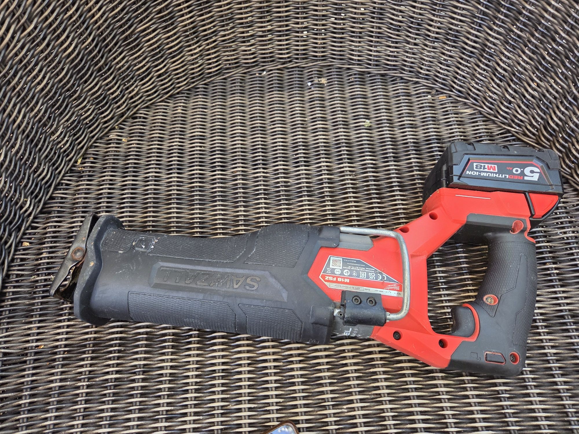 Fierăstrău sabie 2024 Milwaukee M18 CSX + acumulator 5 ah