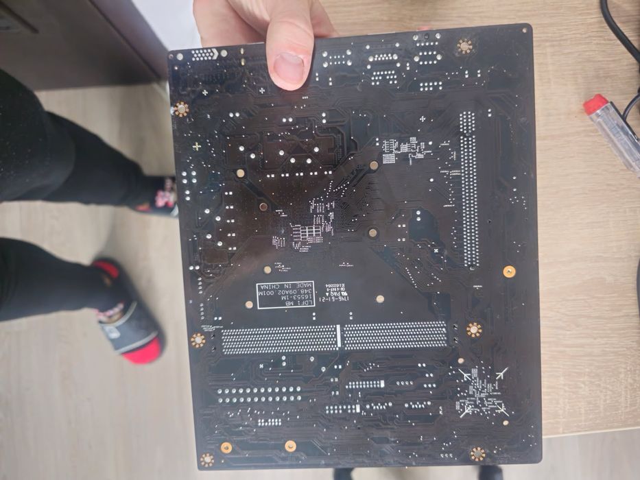 Vând 2 Placi GTX1050TI, o placa de baza și o sursa de 650