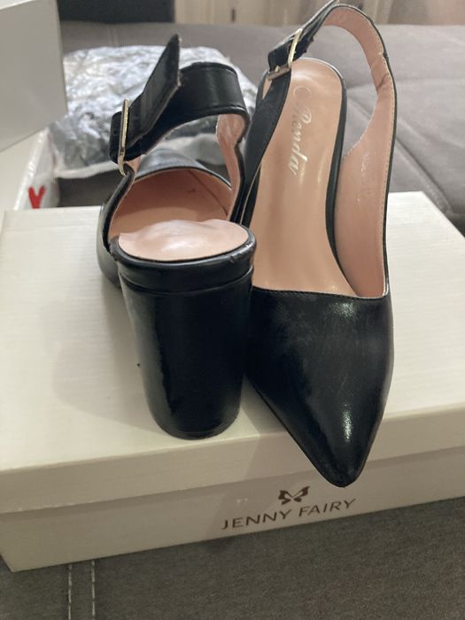 Pantofi si sandale diferite modele