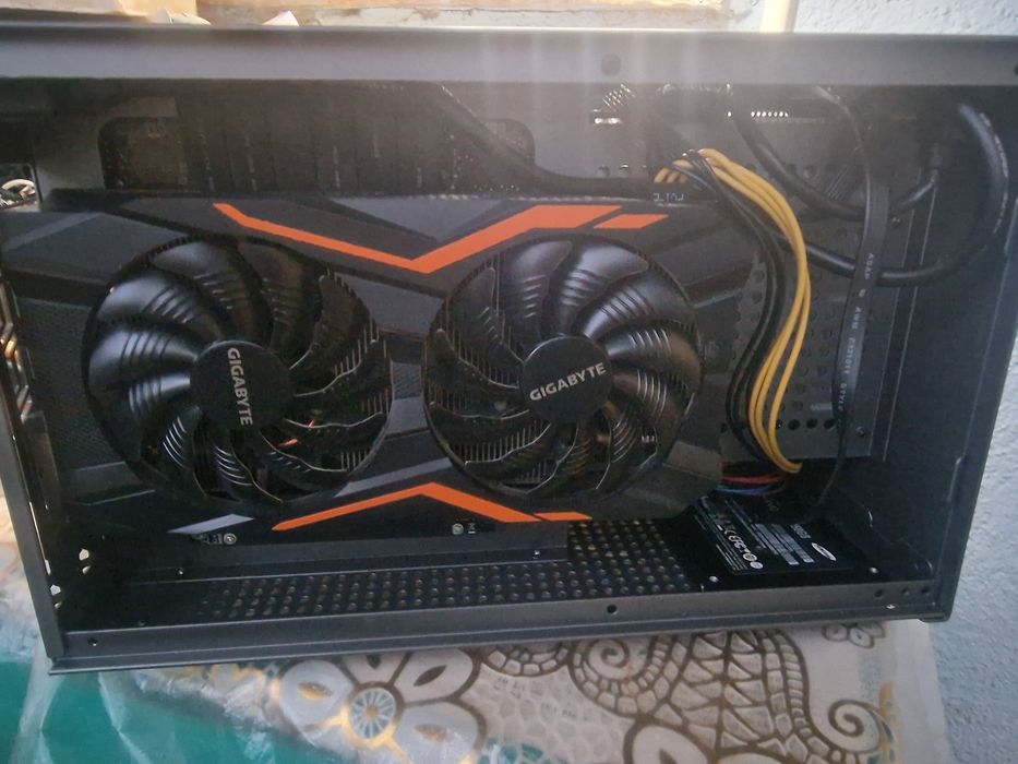 Unitate mini -itx i7 gtx 1050 ți rgb