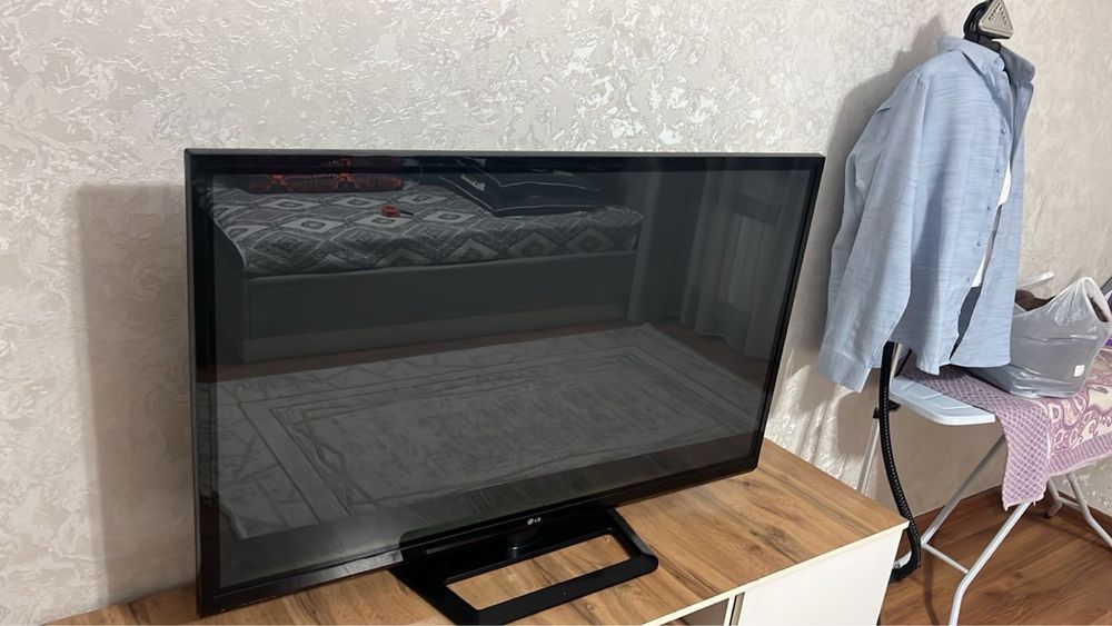 Продам телевизор LG диаметром 127см за 50тыс тг