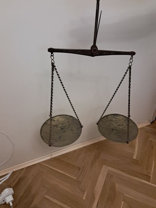 Стар кантар с две гнезда