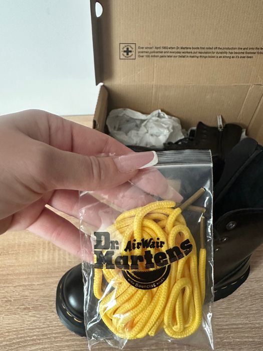 Dr Martens noi cu etchetă