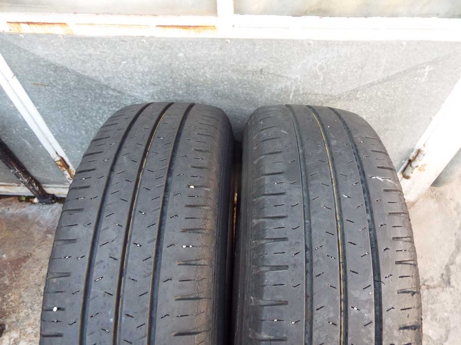 vand 2 anvelope de vara 215/70/15C nexen pret 250lei amandoua