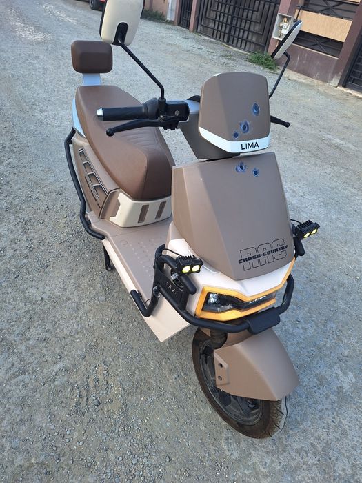 Scuter electric nou inmatriculat