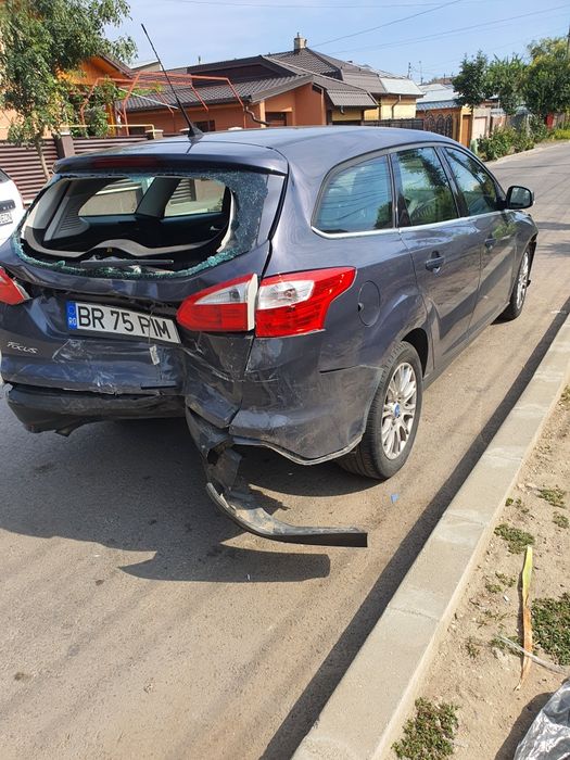 Ford focus mk3 2011 avariat dar funcțional