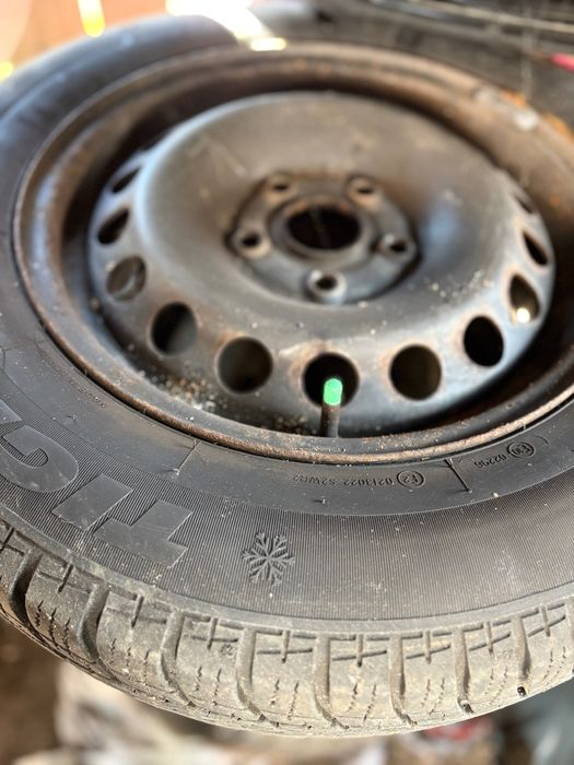 Set cauciucuri iarnă Tigar 195/65 R15 cu jante tablă-stare buna