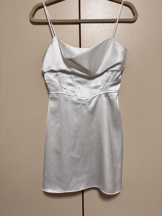 Бяла сатенена рокля Zara