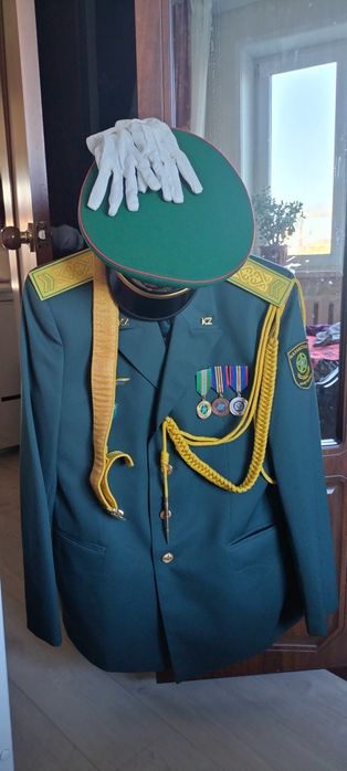 Продам повседневную и парадная форму в комплекте