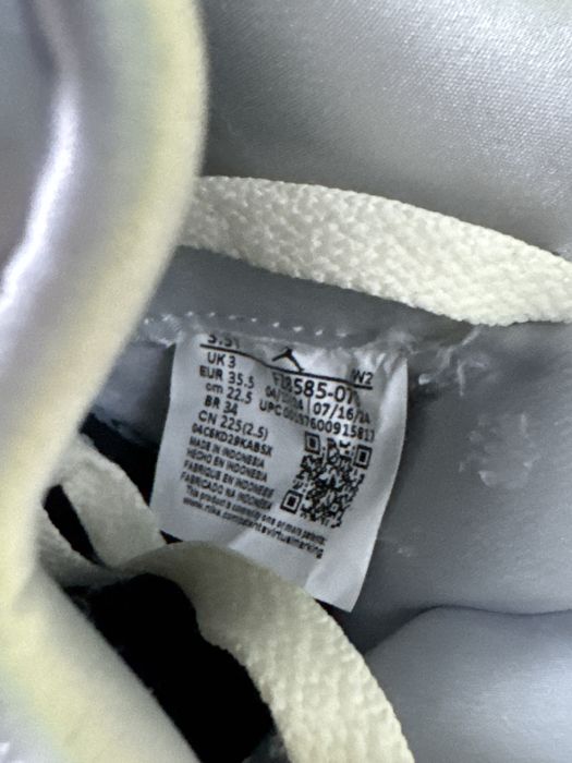 Jordan Retro 4 Gold 35.5