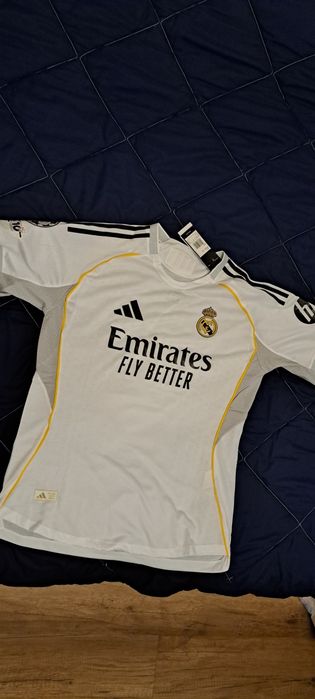 Оригинална тениска (фланелка) на гранда Реал Мадрид (Real Madrid)