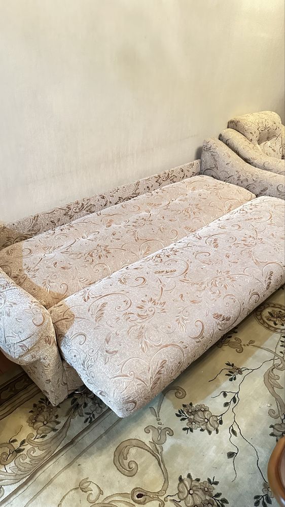 Диван  очиладган Кресло 2 та