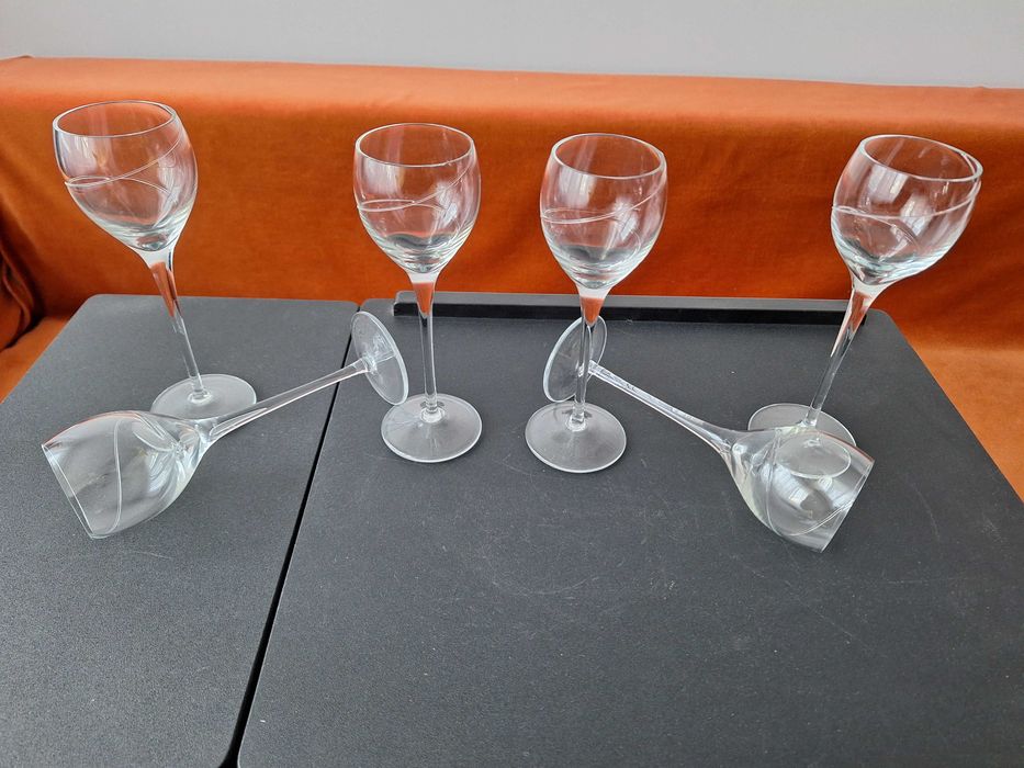 Pahare vechi cu picior inalt, buc=6, model deosebit