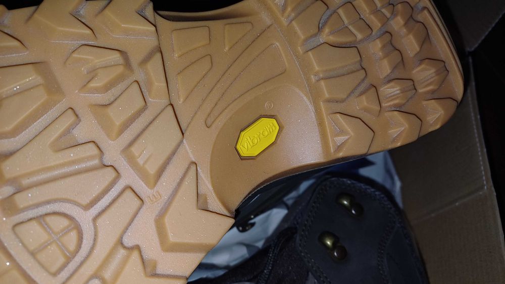 LOWA Renegade GORE-TEX,VIBRAM размер 41
