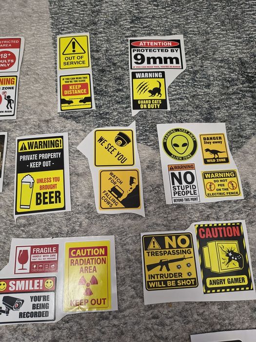Vând 51 de stickere pt pereți, uși, etc. amuzante