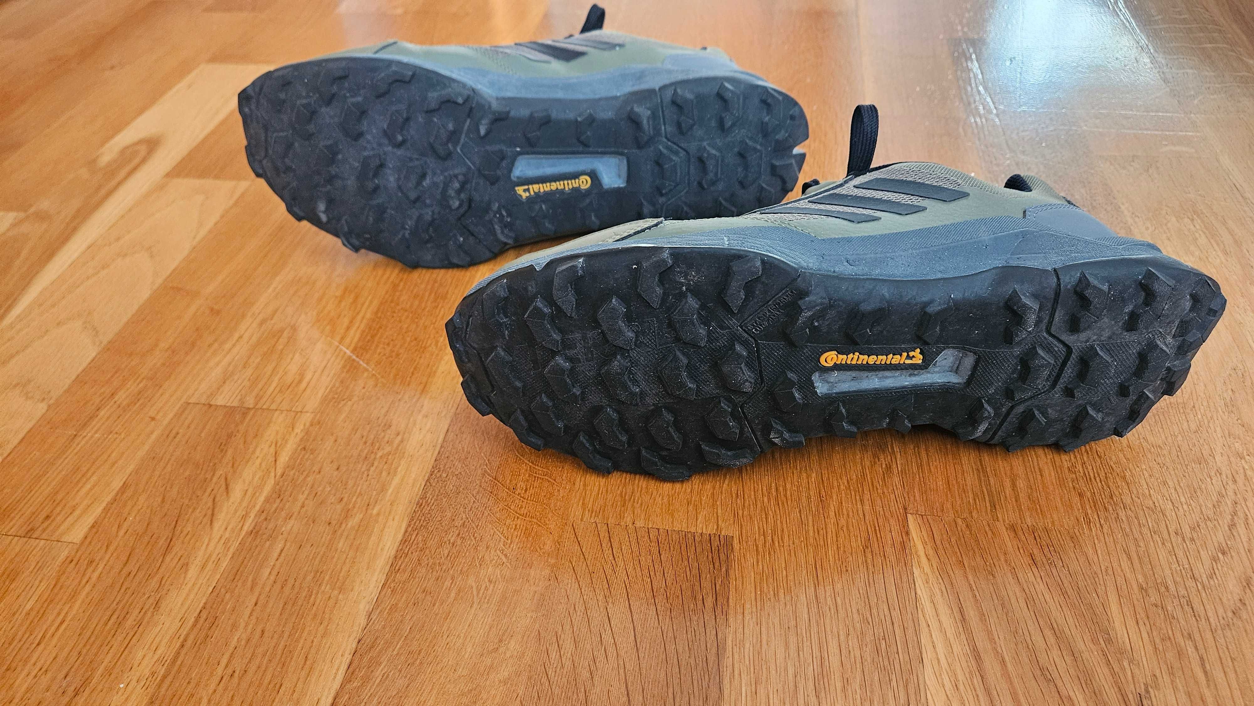 Продавам Мъжки Маратонки Adidas Terrex AX4, размер 45-1/3. Не са нови.