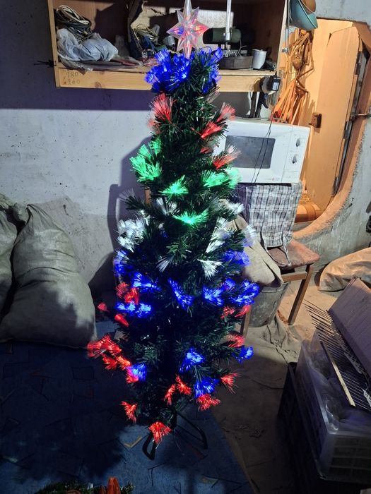 Продам елку новогоднюю