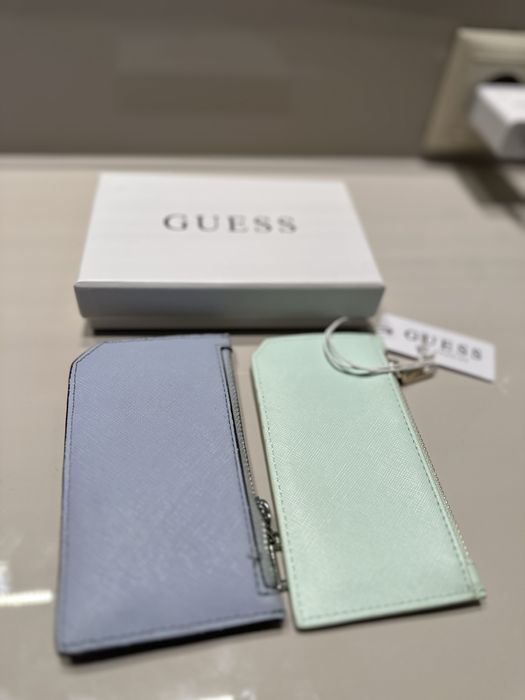 кардхолдър Guess