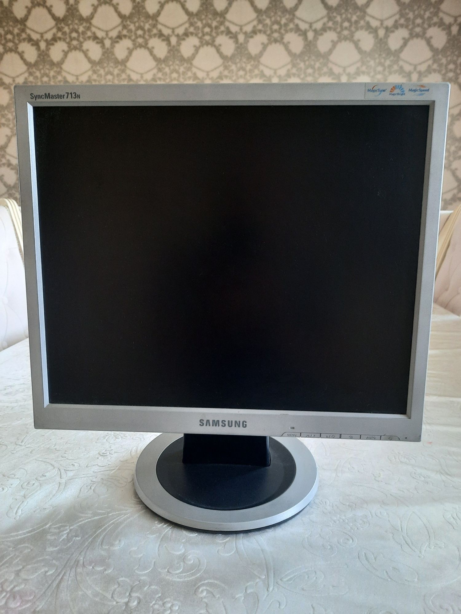 Продаётся монитор SAMSUNG  SYNC MASTER 713 n