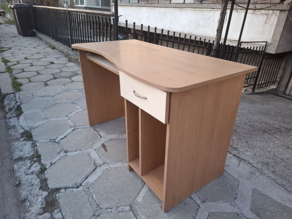 Компютърно бюро от пдч