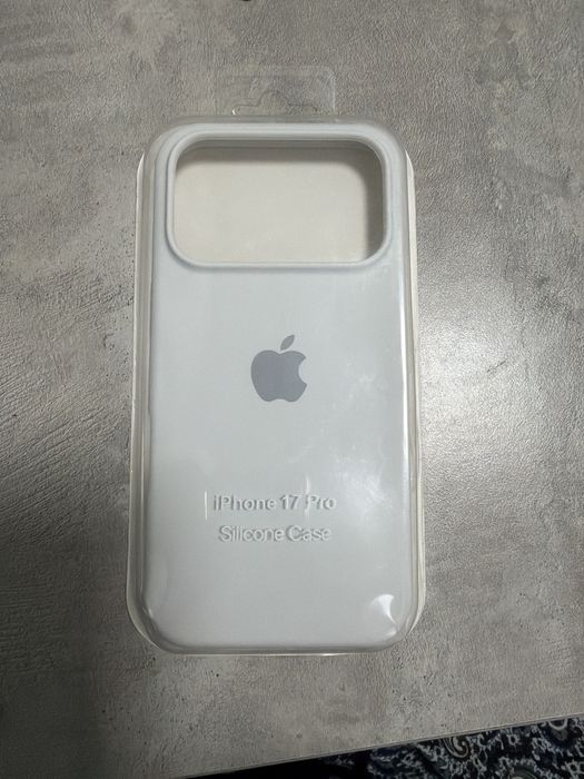 Продам чехол для iPhone 17 Pro — новый, белый