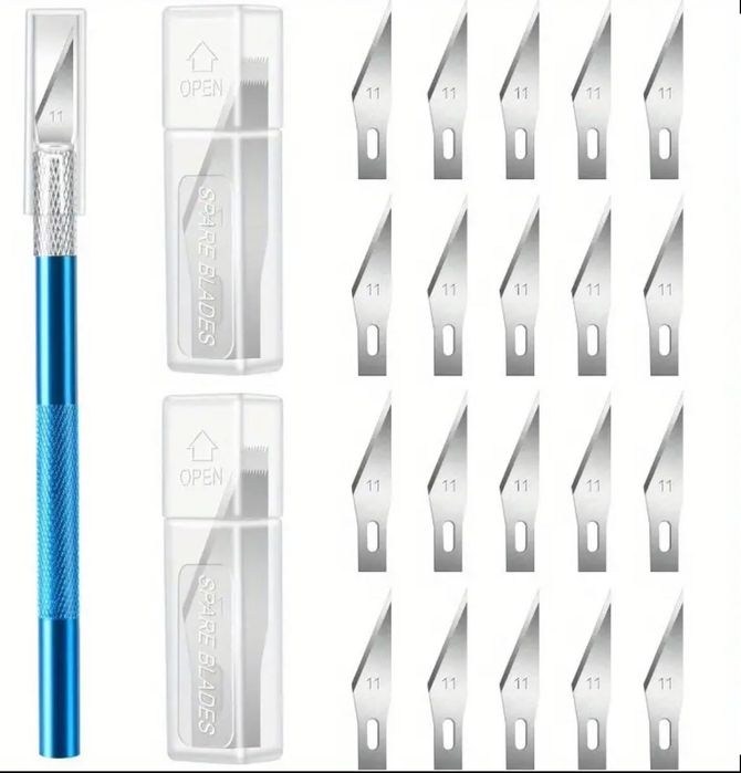 Нож за рязане на фолио и резервни остриета.