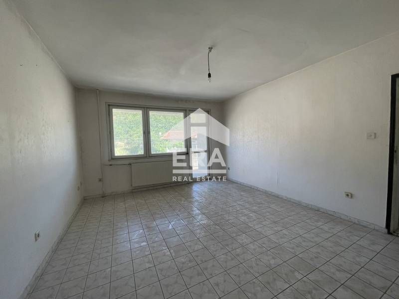 Продава се Къща в с. Николово, Област Русе - 216 кв.м за 431 €/кв.м - Снимка #3